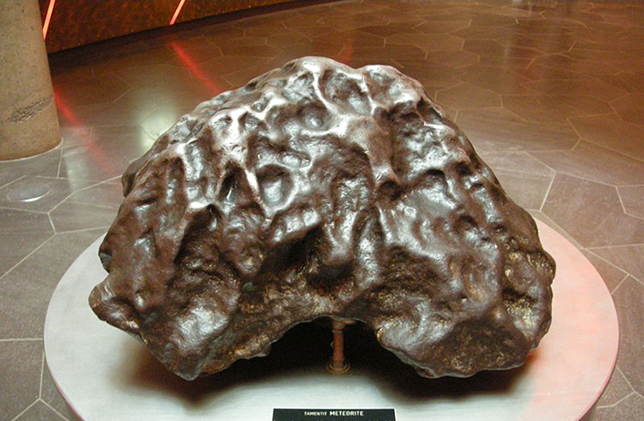 隕石可分成石質隕石、鐵質隕石、和石鐵質隕石。圖片為鐵質隕石